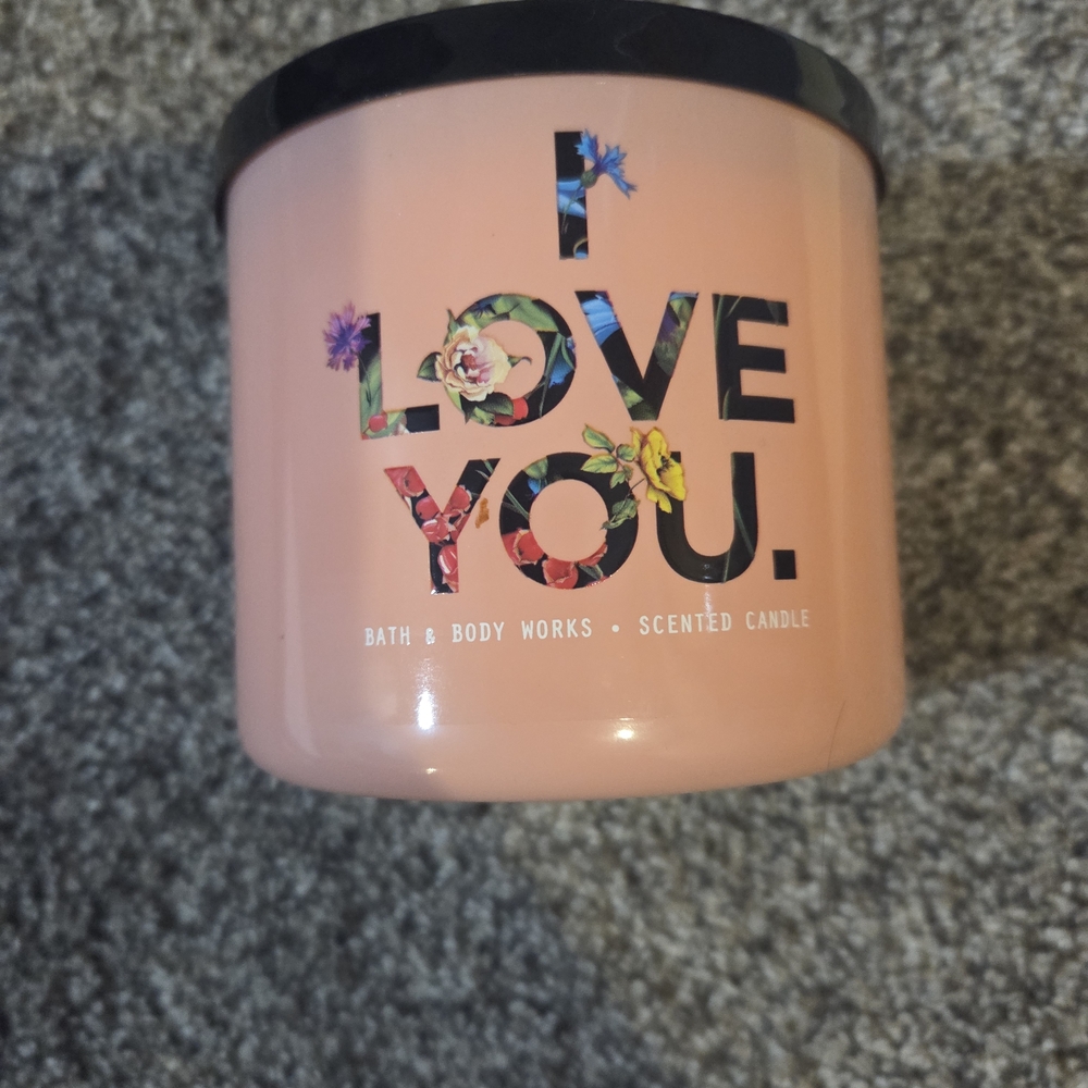 Bath & Body Works Floral 'I Love You' Candle - Peach